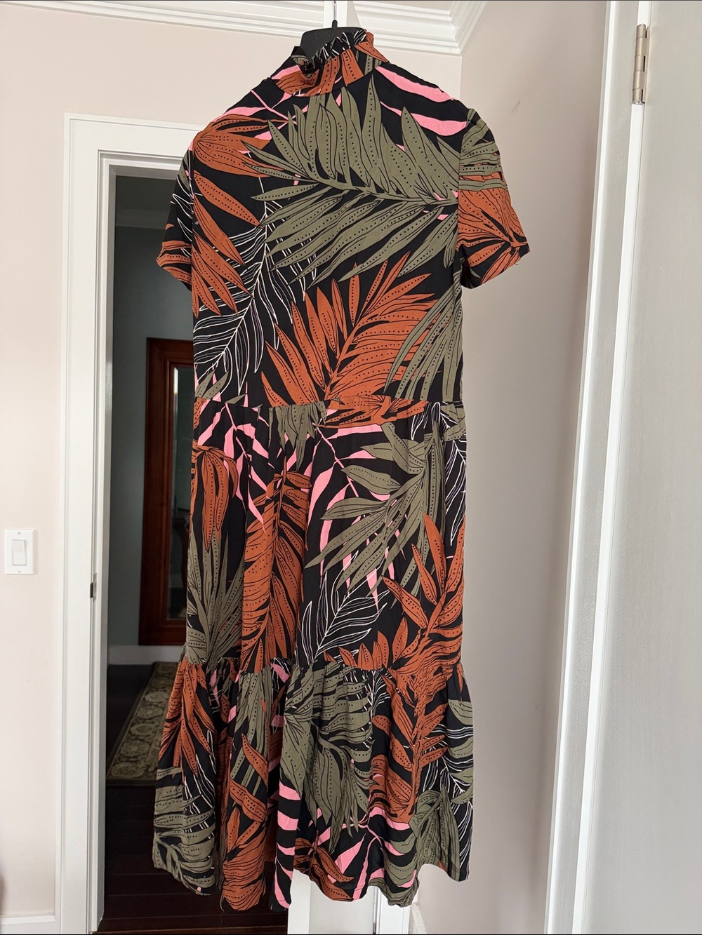 Tiered Short-Sleeve Midi Dress in Black with Olive, Orange & Pink Leaf Print siz
